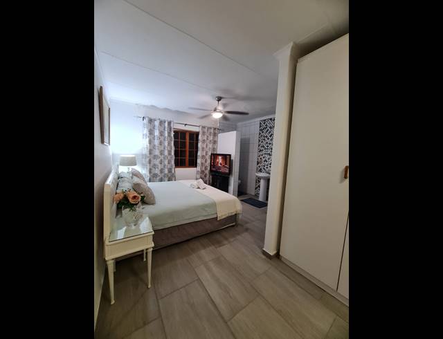 9 BEDROOM FREESTANDING FOR SALE IN HERRWOOD PARK